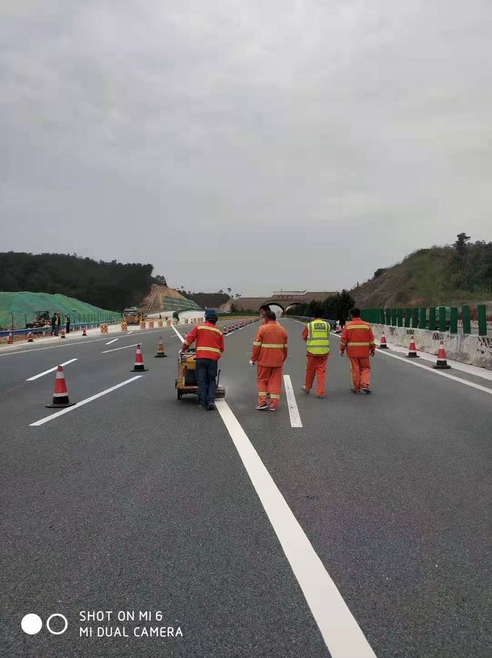 G4高速公路标线施工